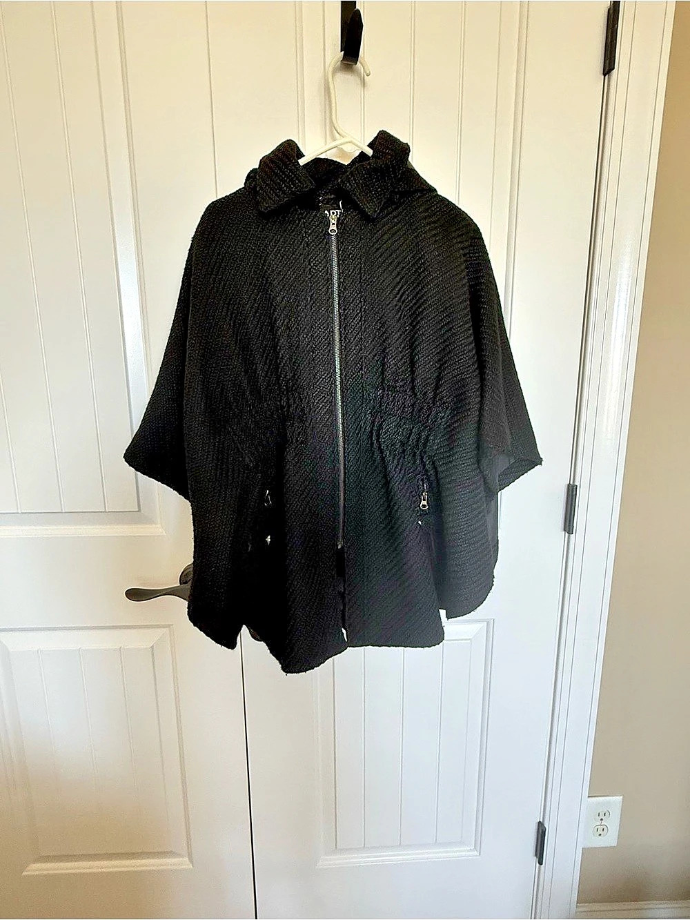 APT.9 Black Cape Size Medium Like New